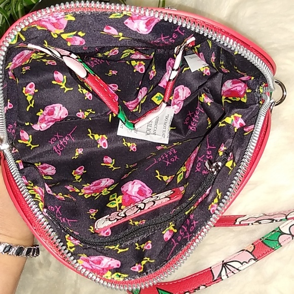 🆕Betsey Johnson Red floral cross-body bag🌺 - Picture 6 of 8